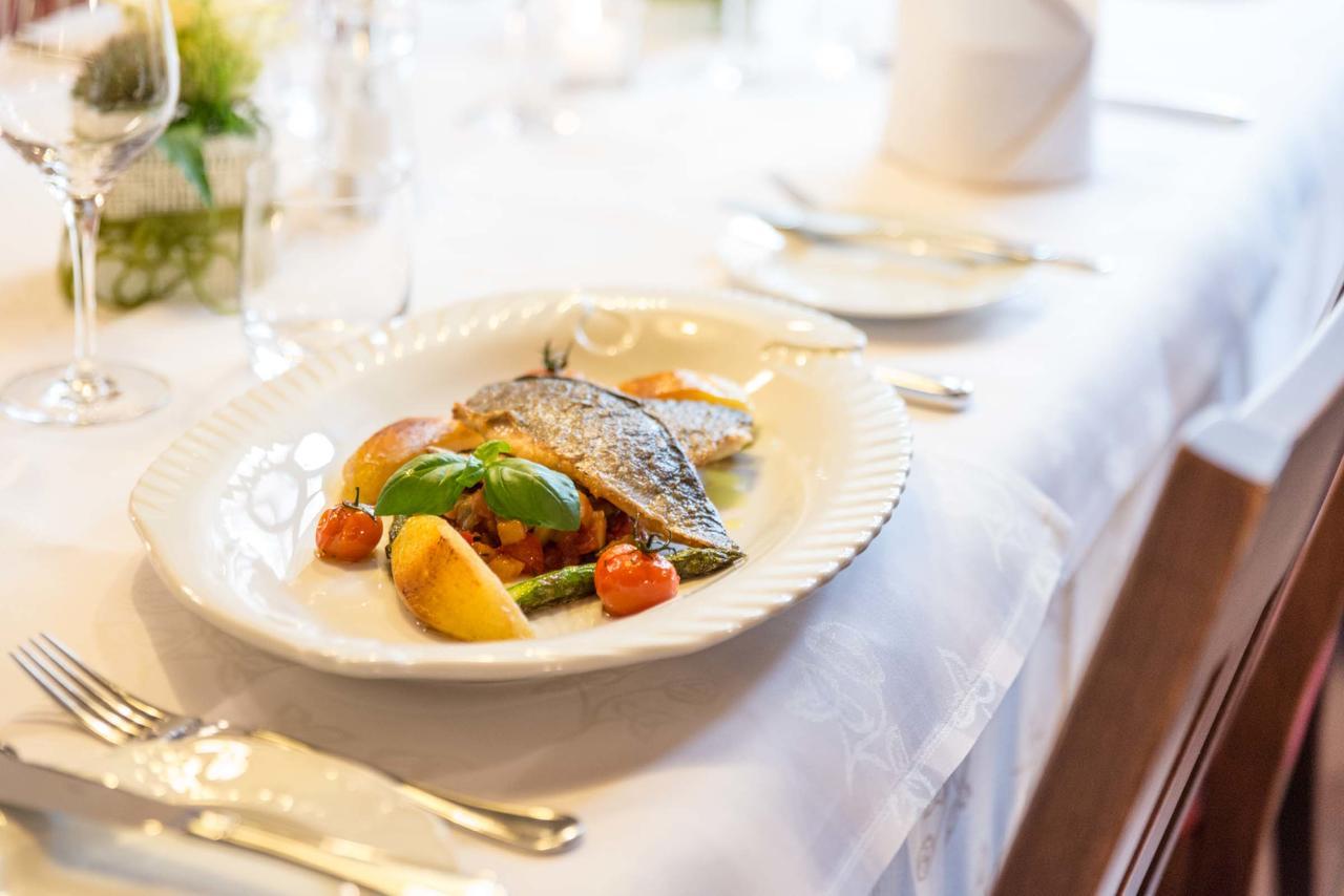 Hotel Restaurant Sonne 겐넨바흐 외부 사진